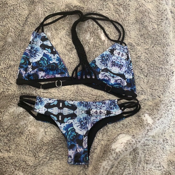 Bikini - Picture 2 of 4